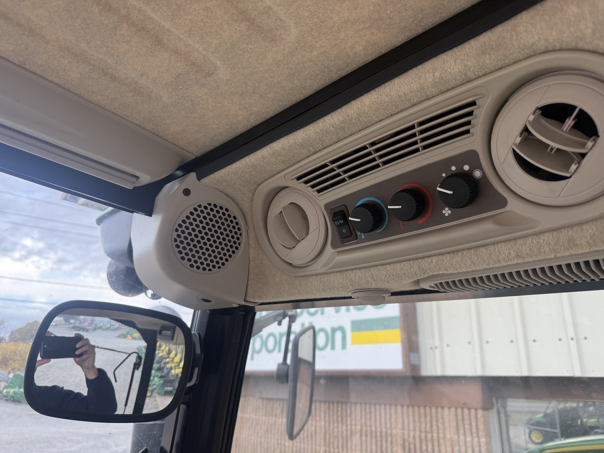 2022 John Deere 5130M Image 14