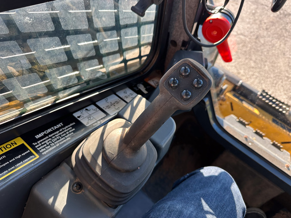 2021 John-Deere 325G