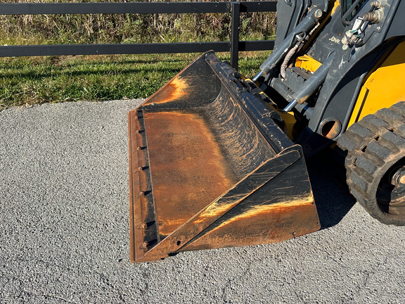 2021 John-Deere 325G