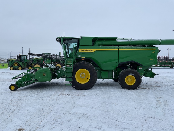 Used 2025 John Deere S7 800 Combines at Horizon Ag & Turf in Westlock, AB - Photo3