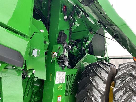 Used 2025 John Deere S7 800 Combines at Horizon Ag & Turf in Westlock, AB - Photo13