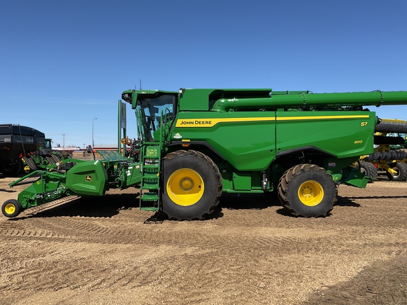 Used 2025 John Deere S7 800 Combines at Horizon Ag & Turf in Westlock, AB - Photo3