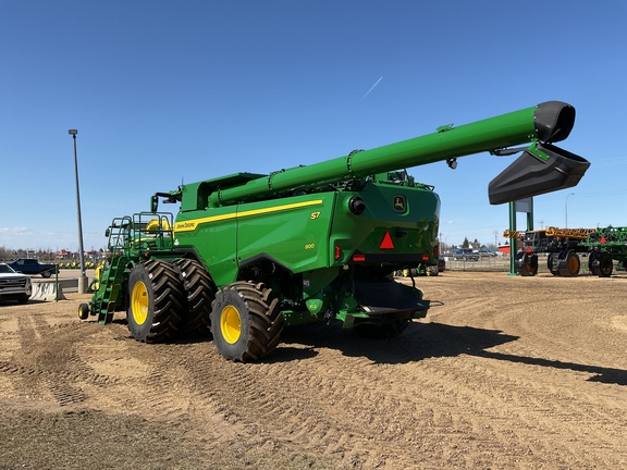 Used 2025 John Deere S7 800 Combines at Horizon Ag & Turf in Westlock, AB - Photo4