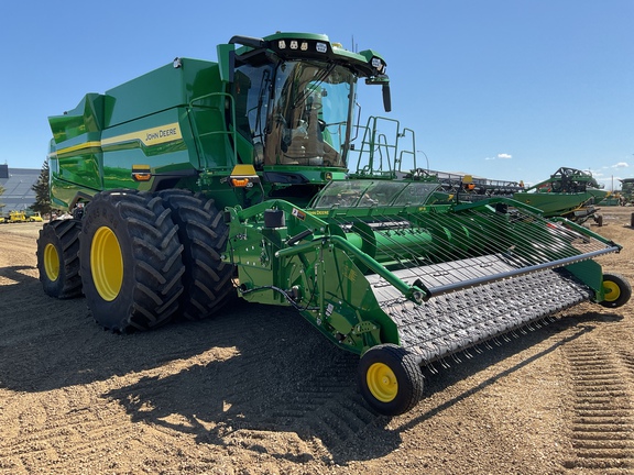 Used 2025 John Deere S7 800 Combines at Horizon Ag & Turf in Westlock, AB - Photo8