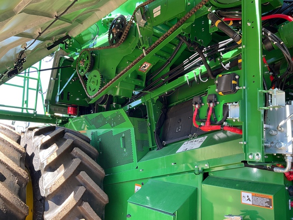 Used 2025 John Deere S7 800 Combines at Horizon Ag & Turf in Westlock, AB - Photo13