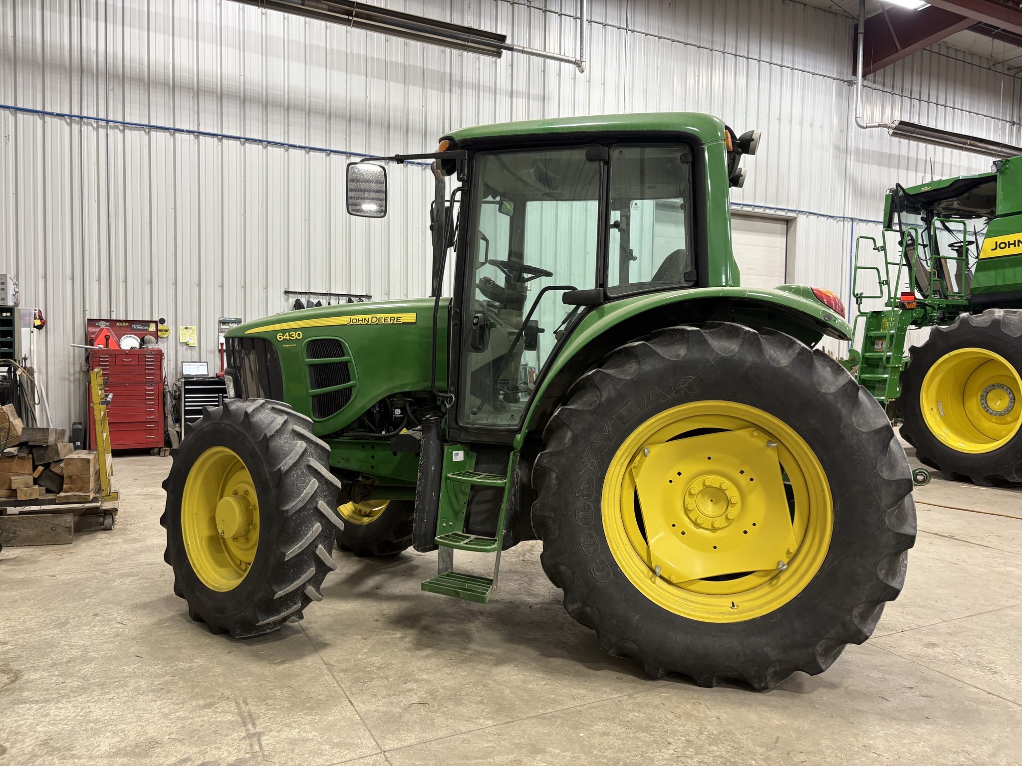 2007 John Deere 6430 Premium Image 8