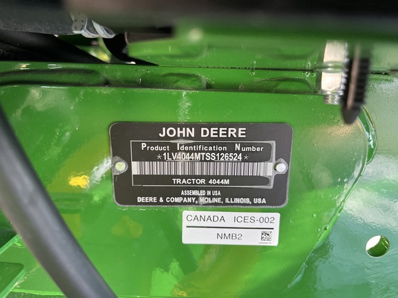 2025 John Deere 4044M - Photo37