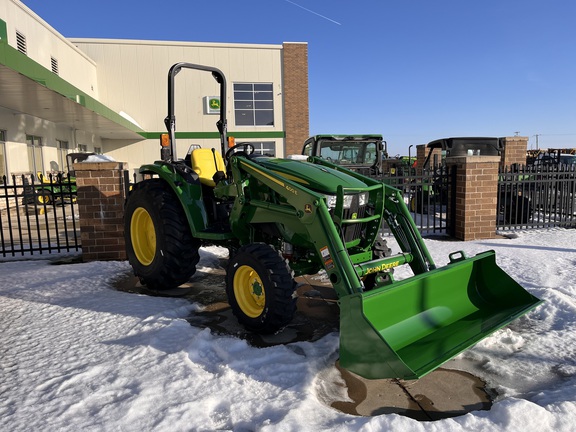 2025 John Deere 4044M - Photo4
