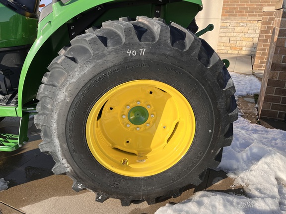 2025 John Deere 4044M - Photo16