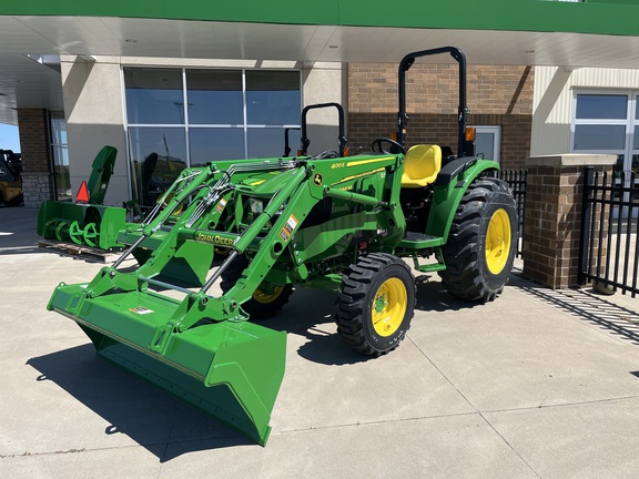 2025 John Deere 4044M - Photo2