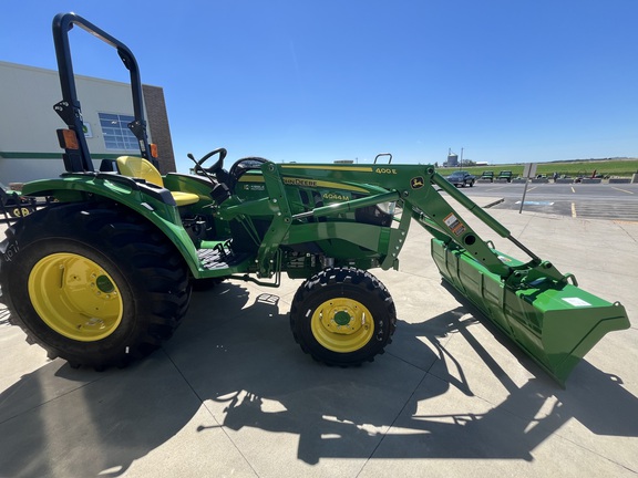 2025 John Deere 4044M - Photo5