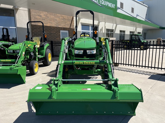 2025 John Deere 4044M - Photo3