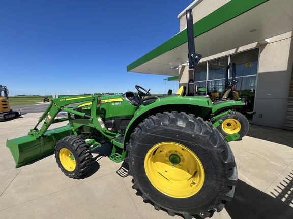 2025 John Deere 4044M - Photo8