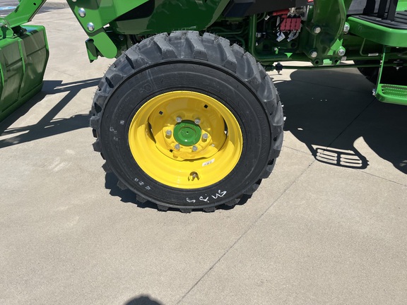 2025 John Deere 4044M - Photo10