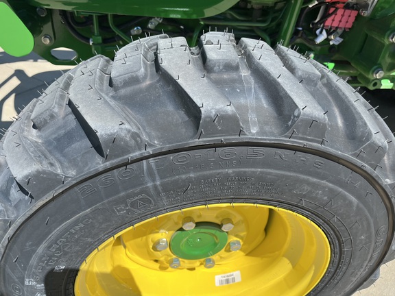 2025 John Deere 4044M - Photo11