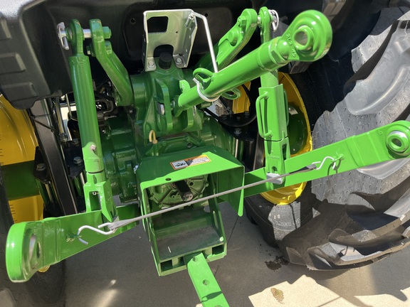 2025 John Deere 4044M - Photo26