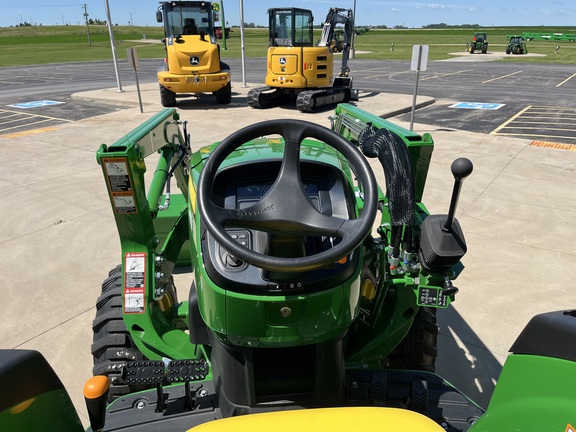 2025 John Deere 4044M - Photo29