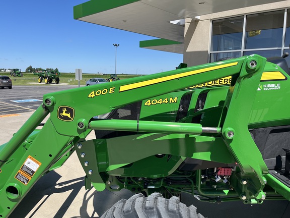 2025 John Deere 4044M - Photo32