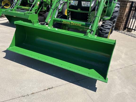 2025 John Deere 4044M - Photo35