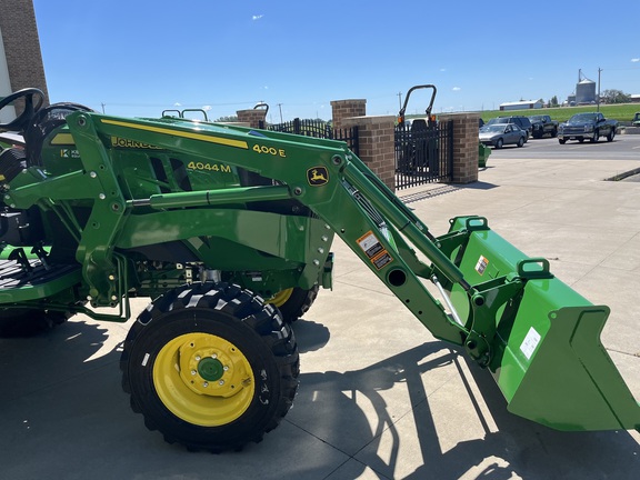 2025 John Deere 4044M - Photo38