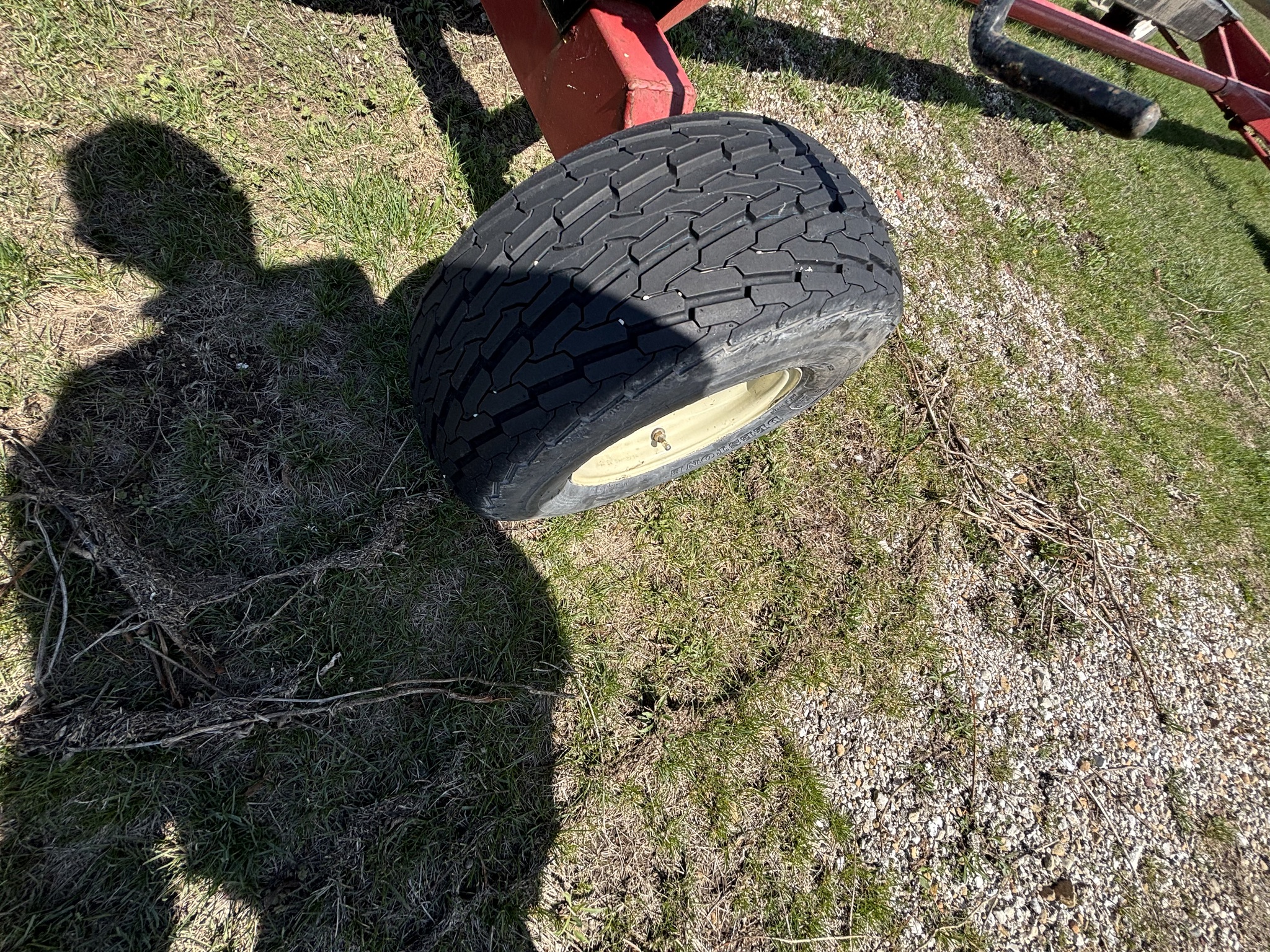   E-Z Trail 672 at Heritage Tractor in Galesburg, IL