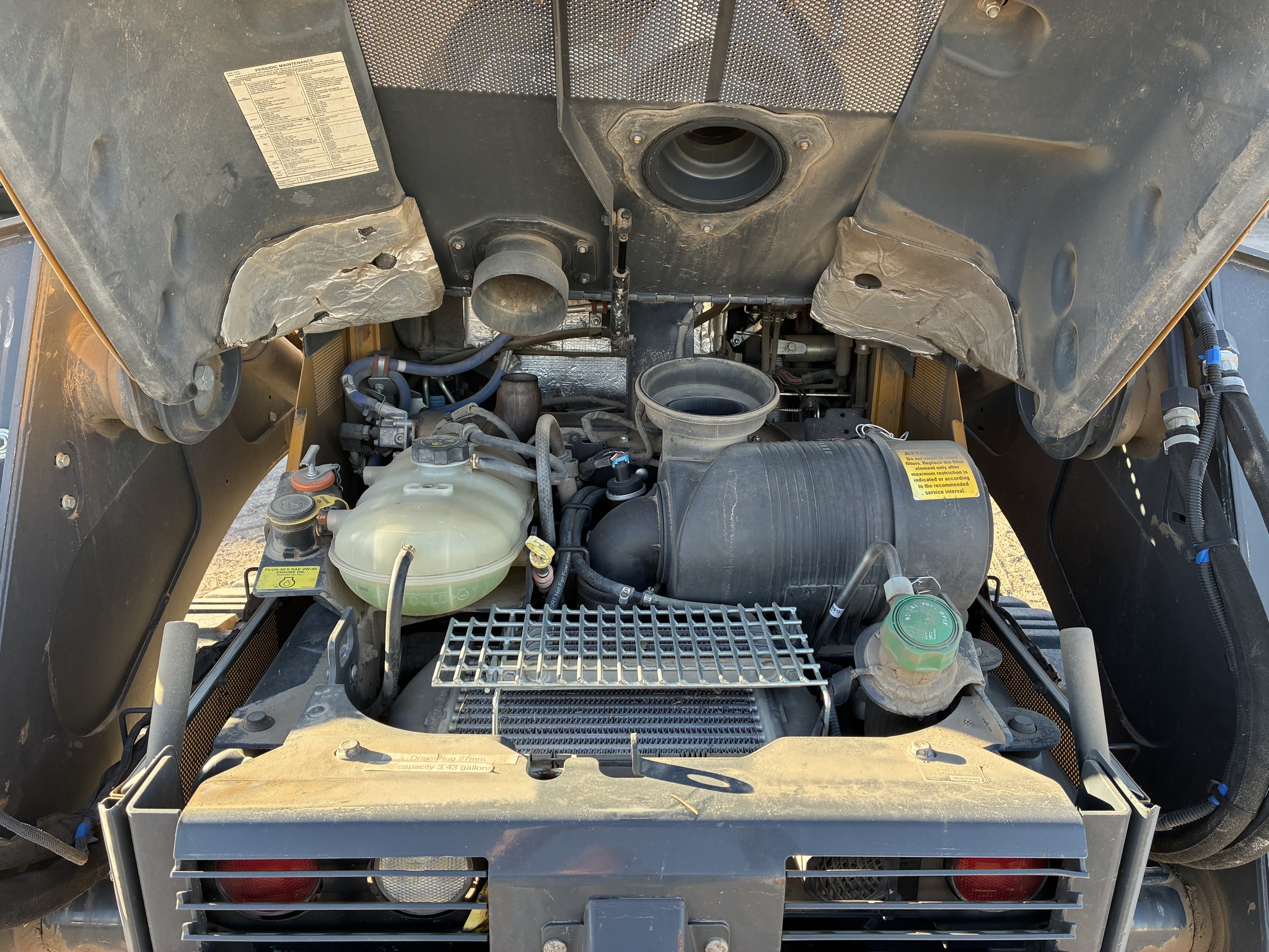 2018 John Deere 333G Image 9