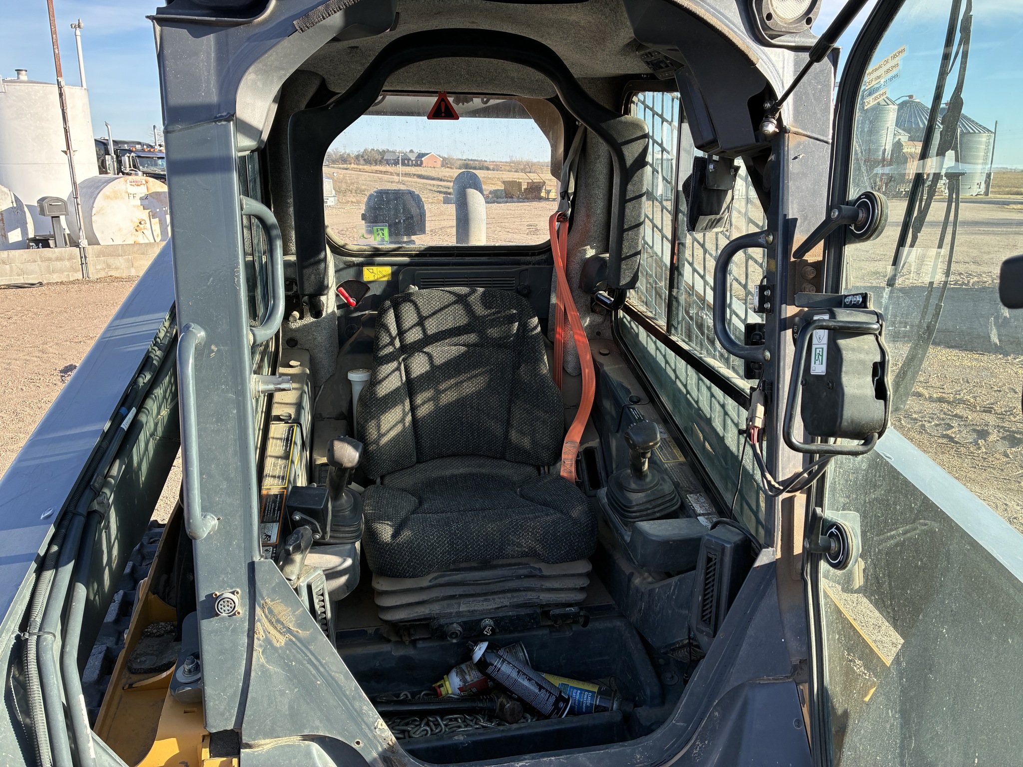 2018 John Deere 333G Image 8