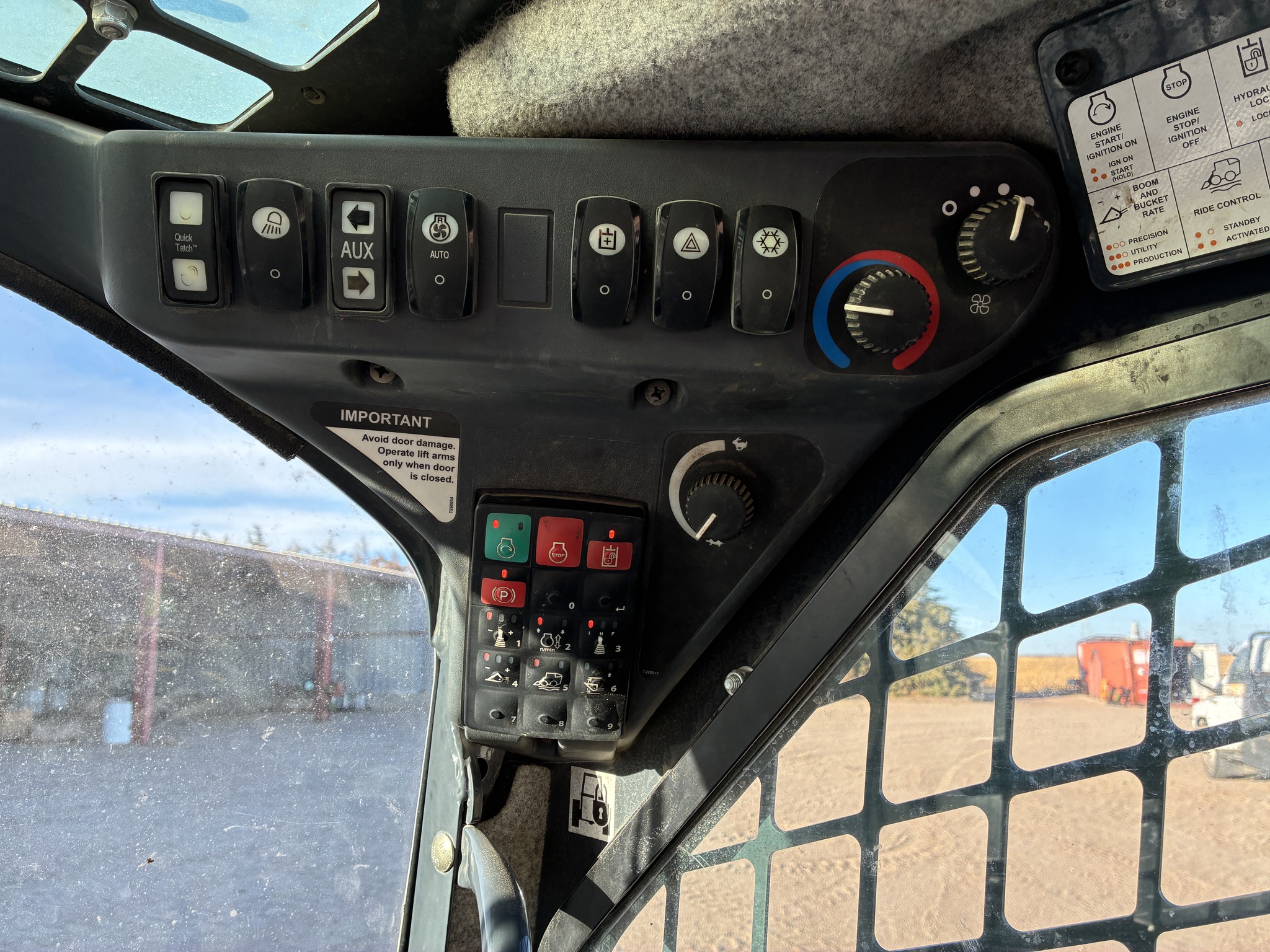 2018 John Deere 333G Image 13