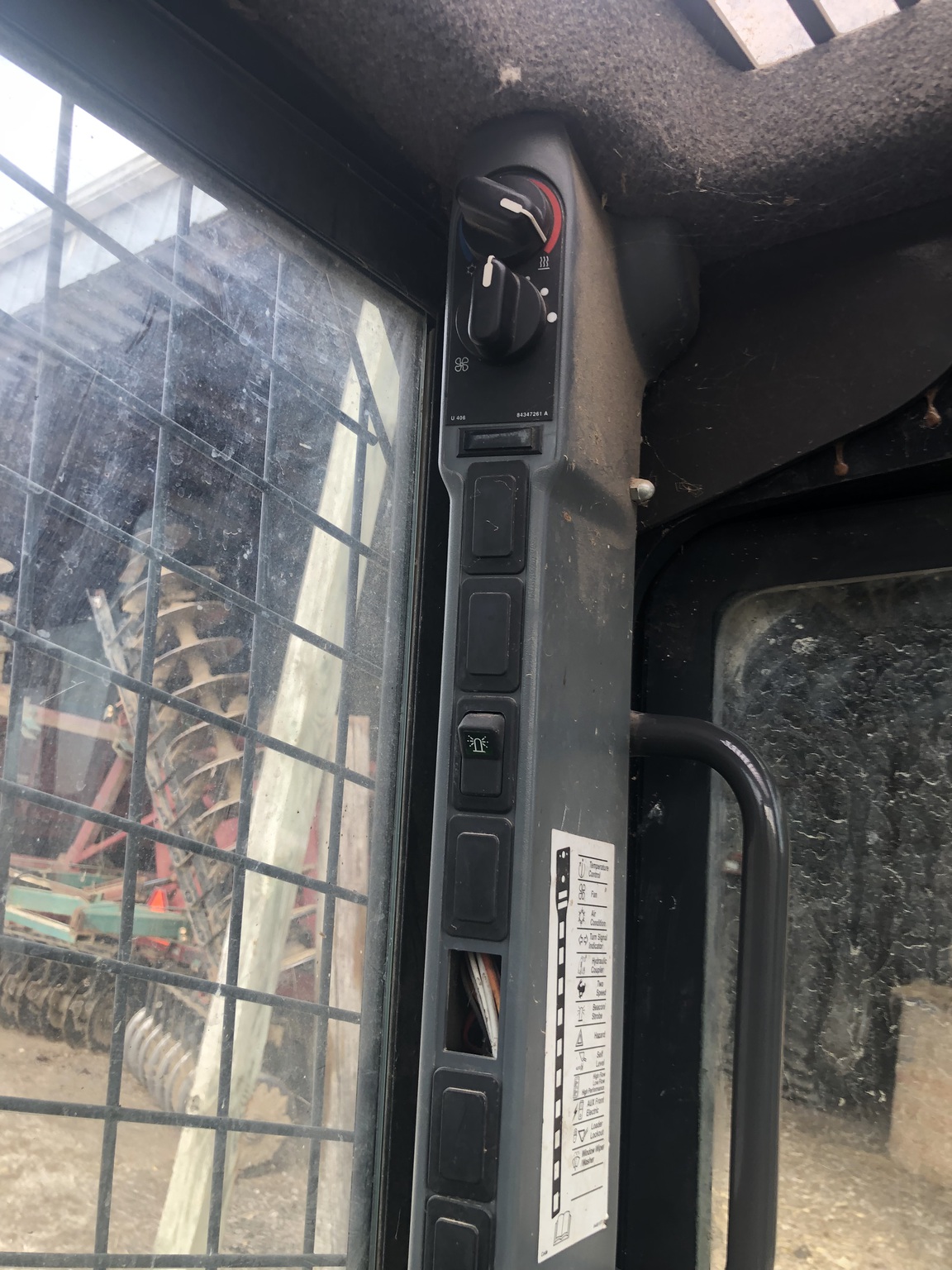 2013 New Holland L216 Image 5