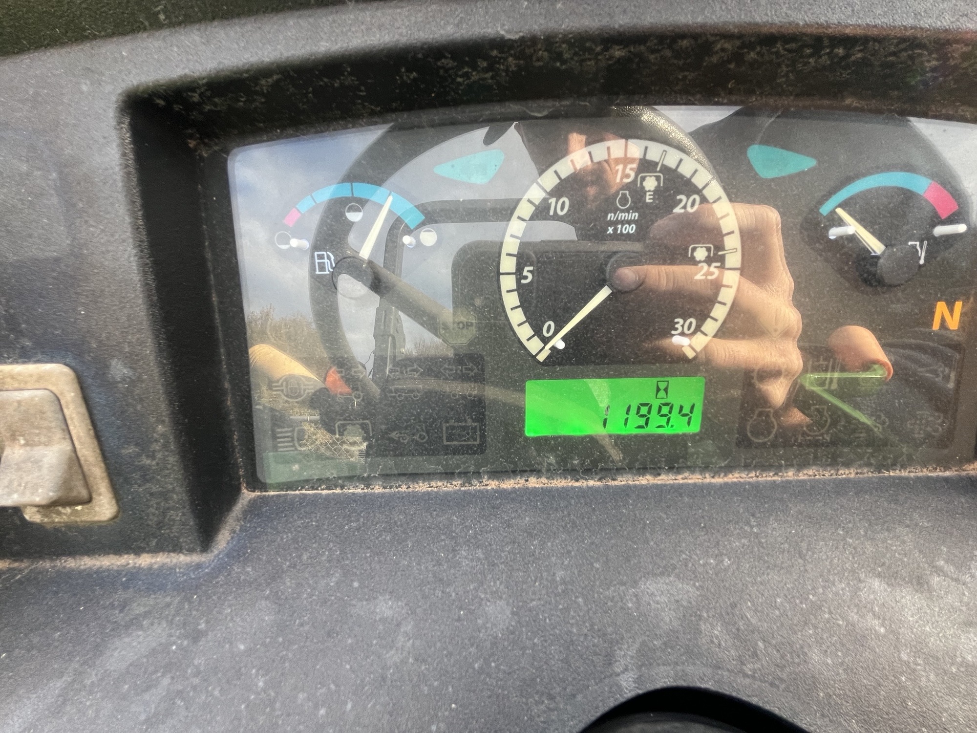 2013 John Deere 5055E Image 8