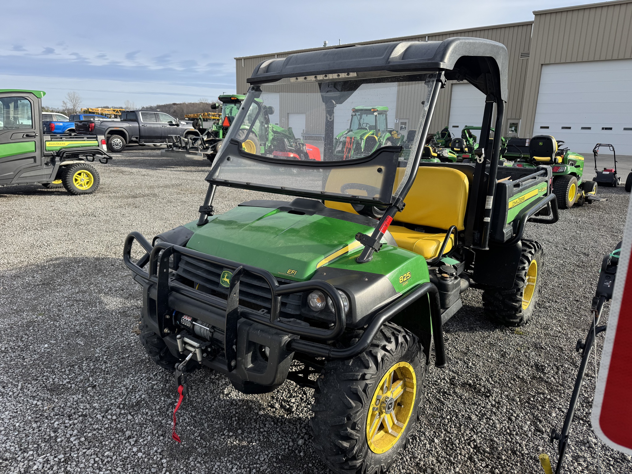2011 John Deere XUV 825i Image 3