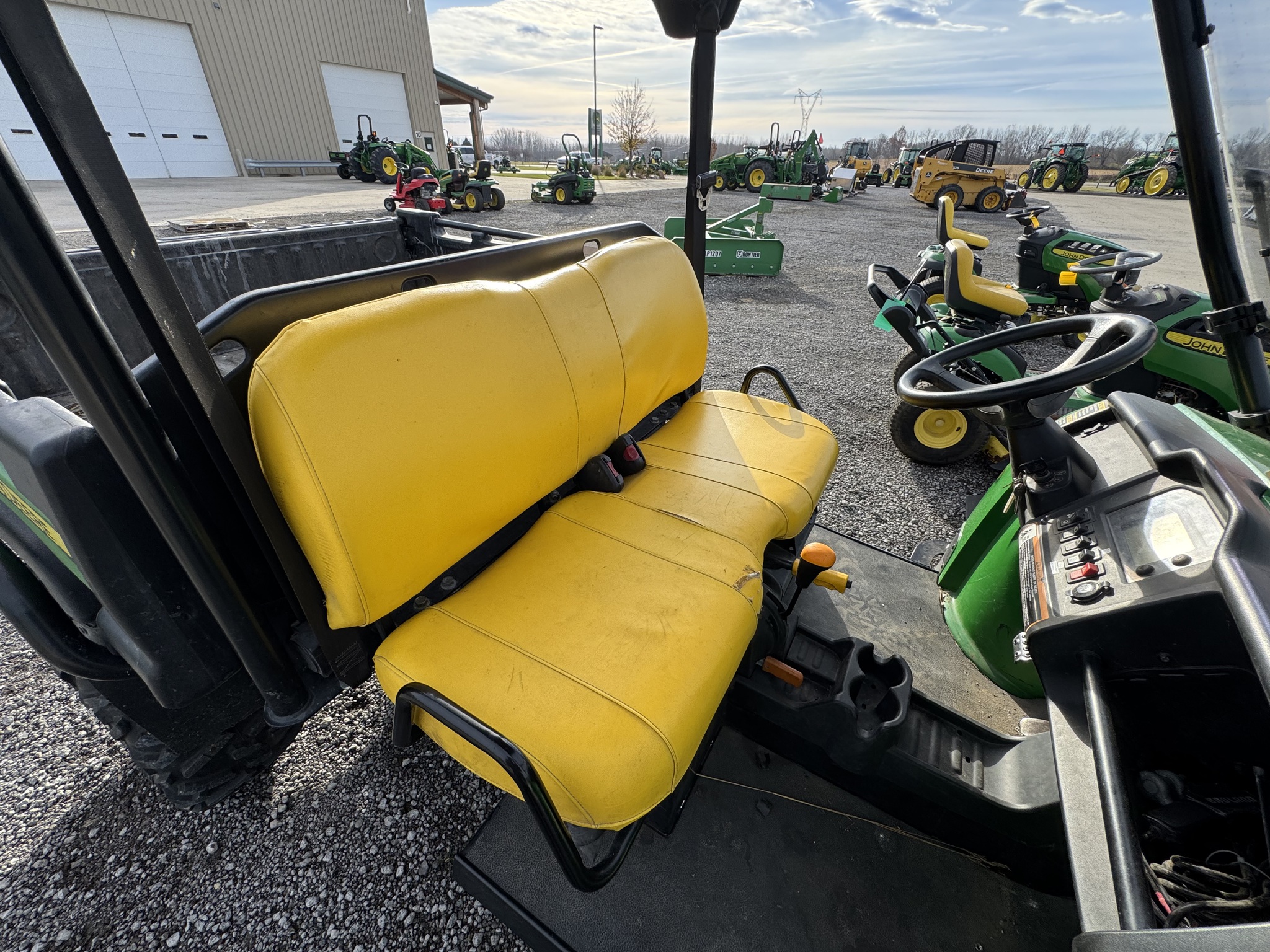 2011 John Deere XUV 825i Image 5