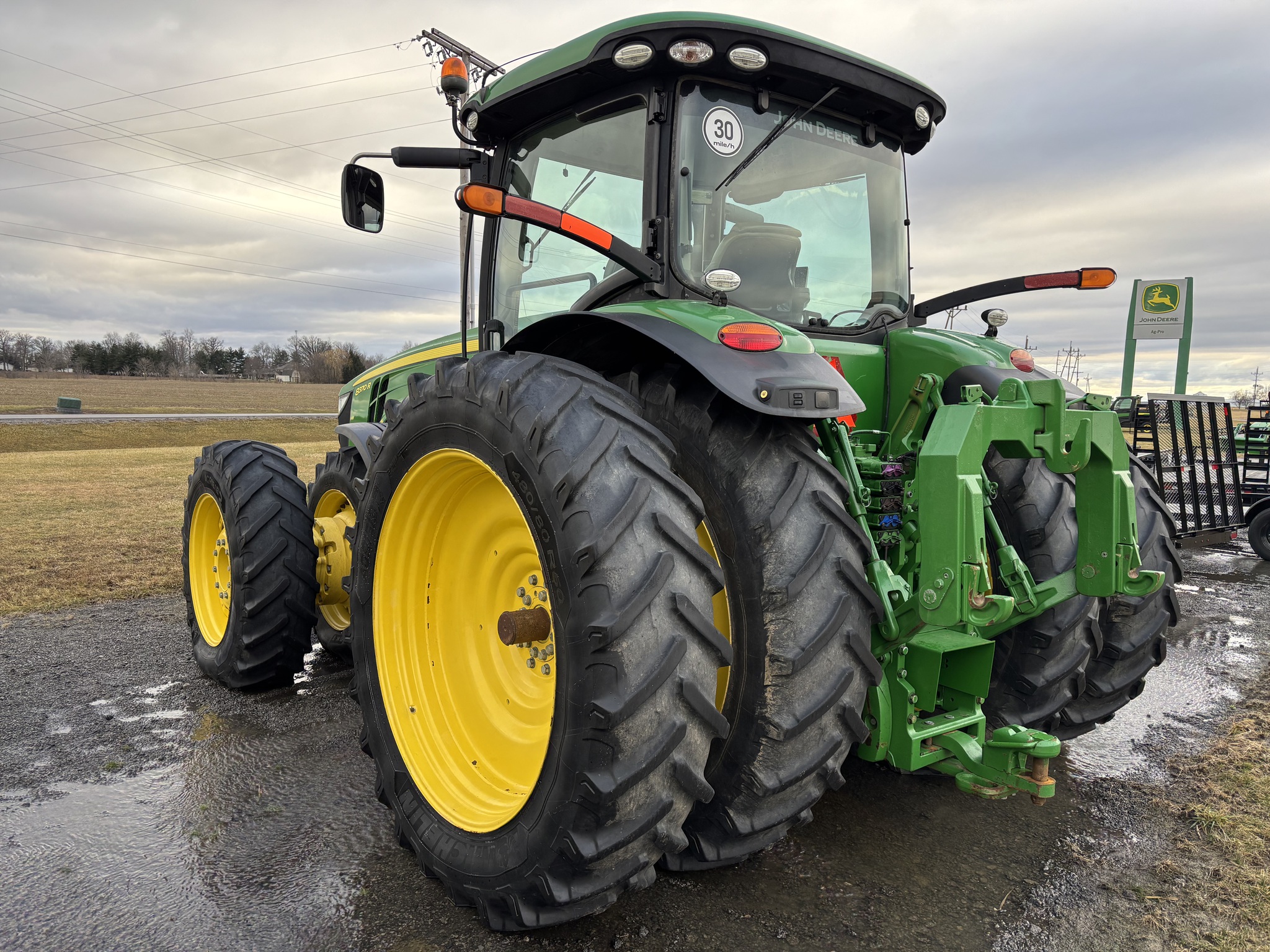 2015 John Deere 8370R Image 2