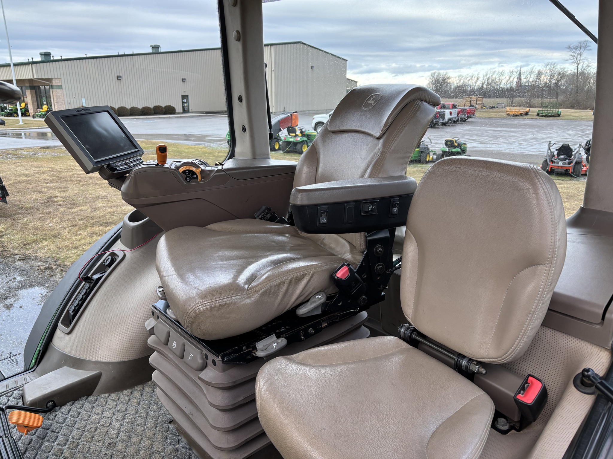 2015 John Deere 8370R Image 13