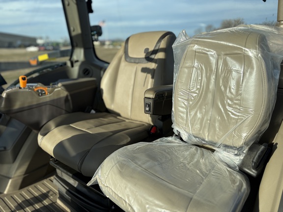 2025 John Deere 8R 410 - Photo14