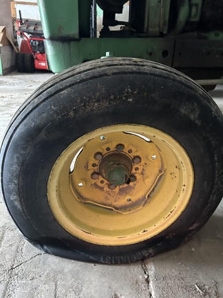 Photo of 1981 John Deere 2640