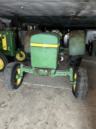 Photo of 1981 John Deere 2640