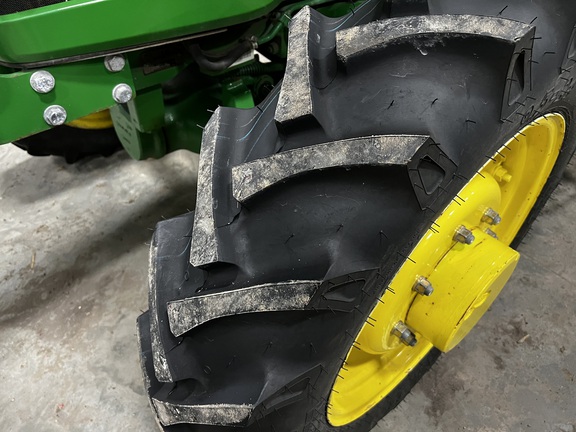 2016 John Deere 5055E - Photo8