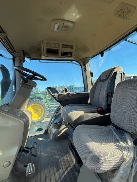 2023 John Deere 7R 210 Image 7