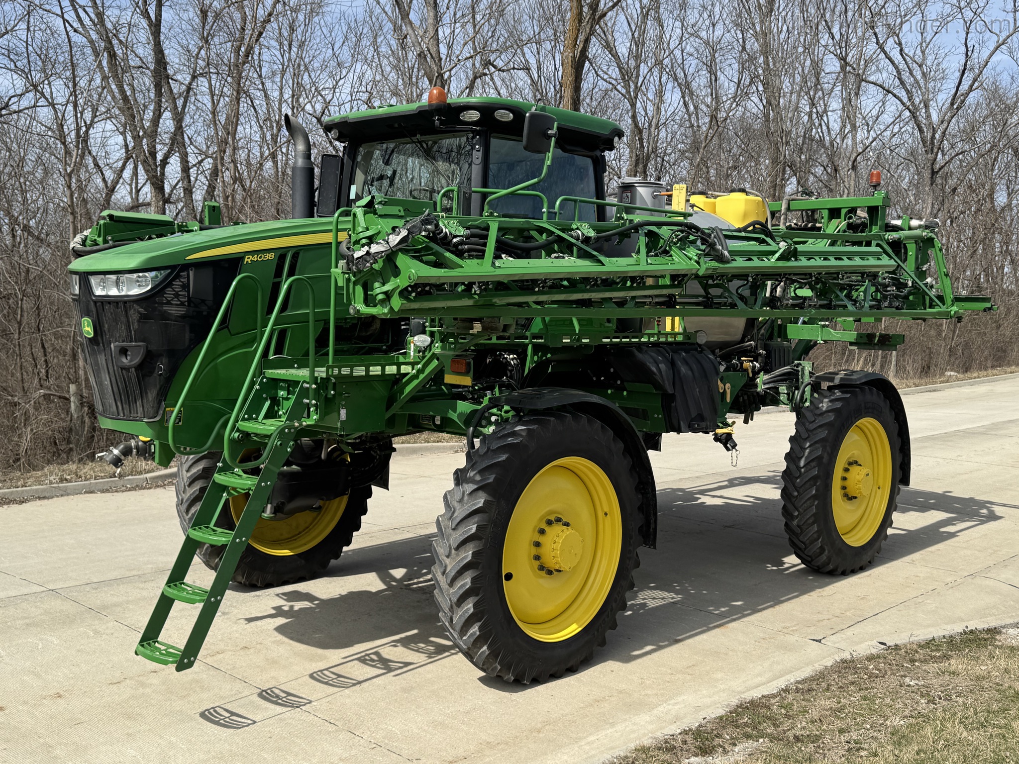 2019 John Deere R4038 | Self-Propelled Sprayers | MachineFinder
