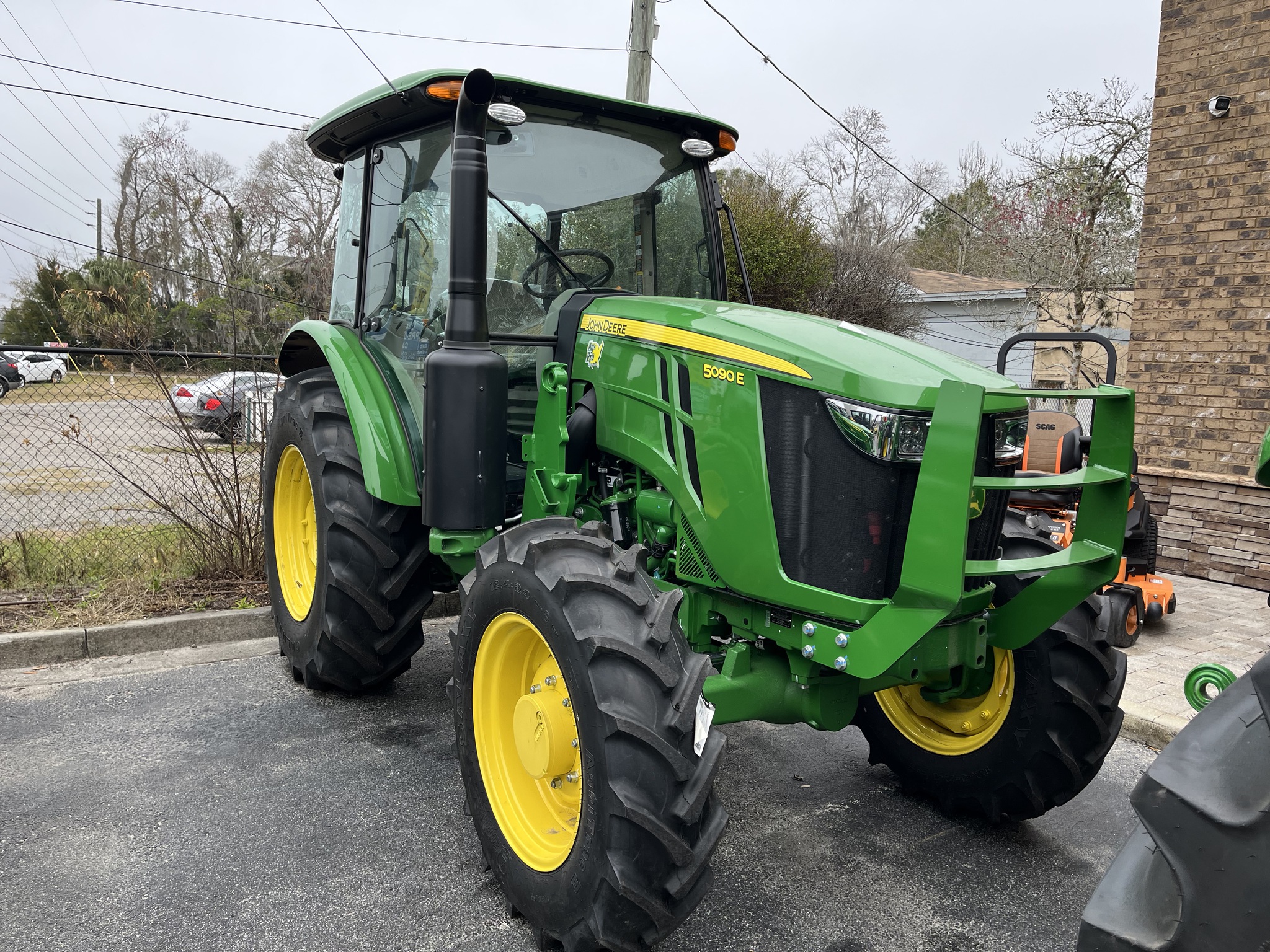 2025 John Deere 5090E Image 1