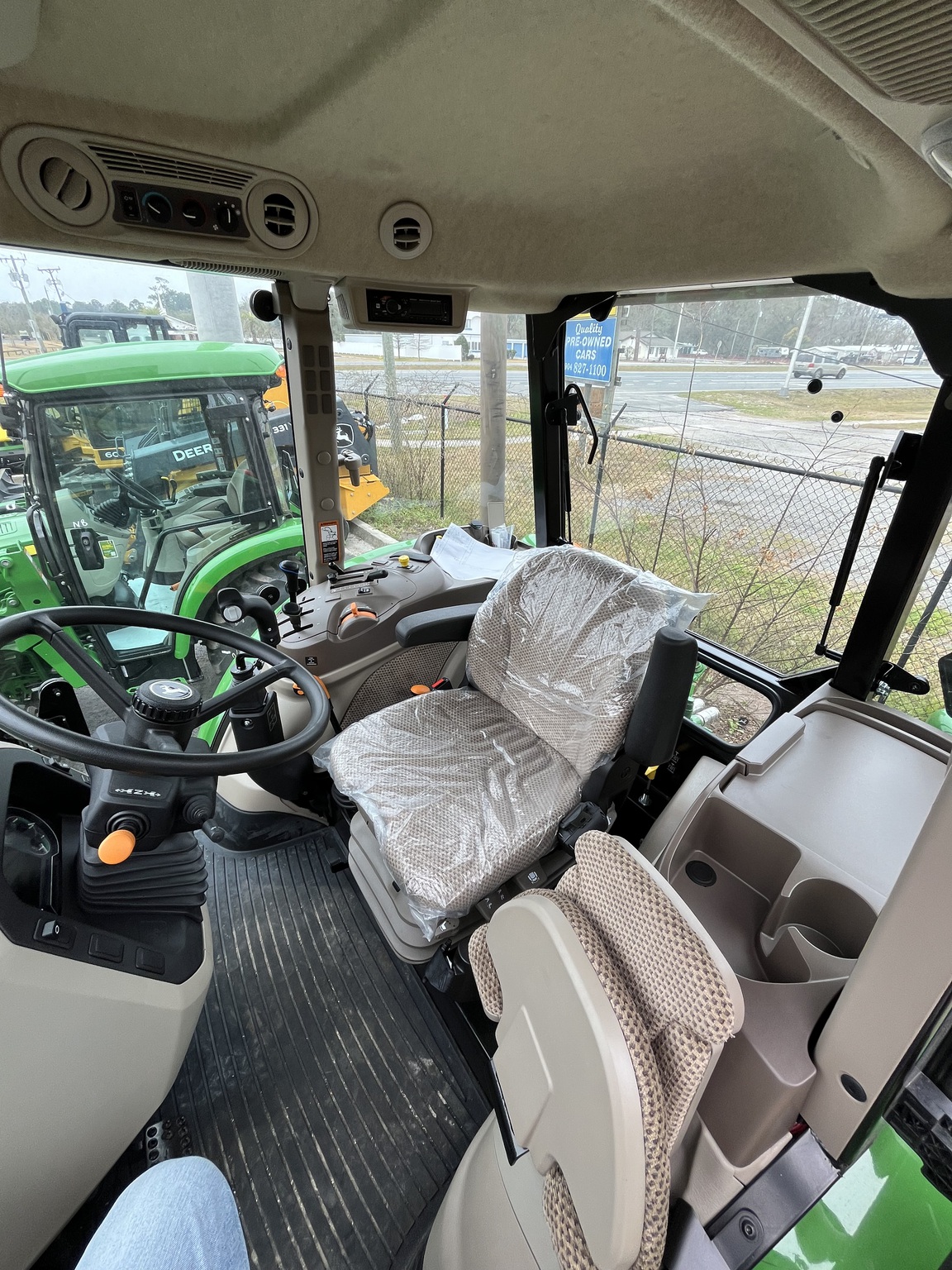 2025 John Deere 5090E Image 3