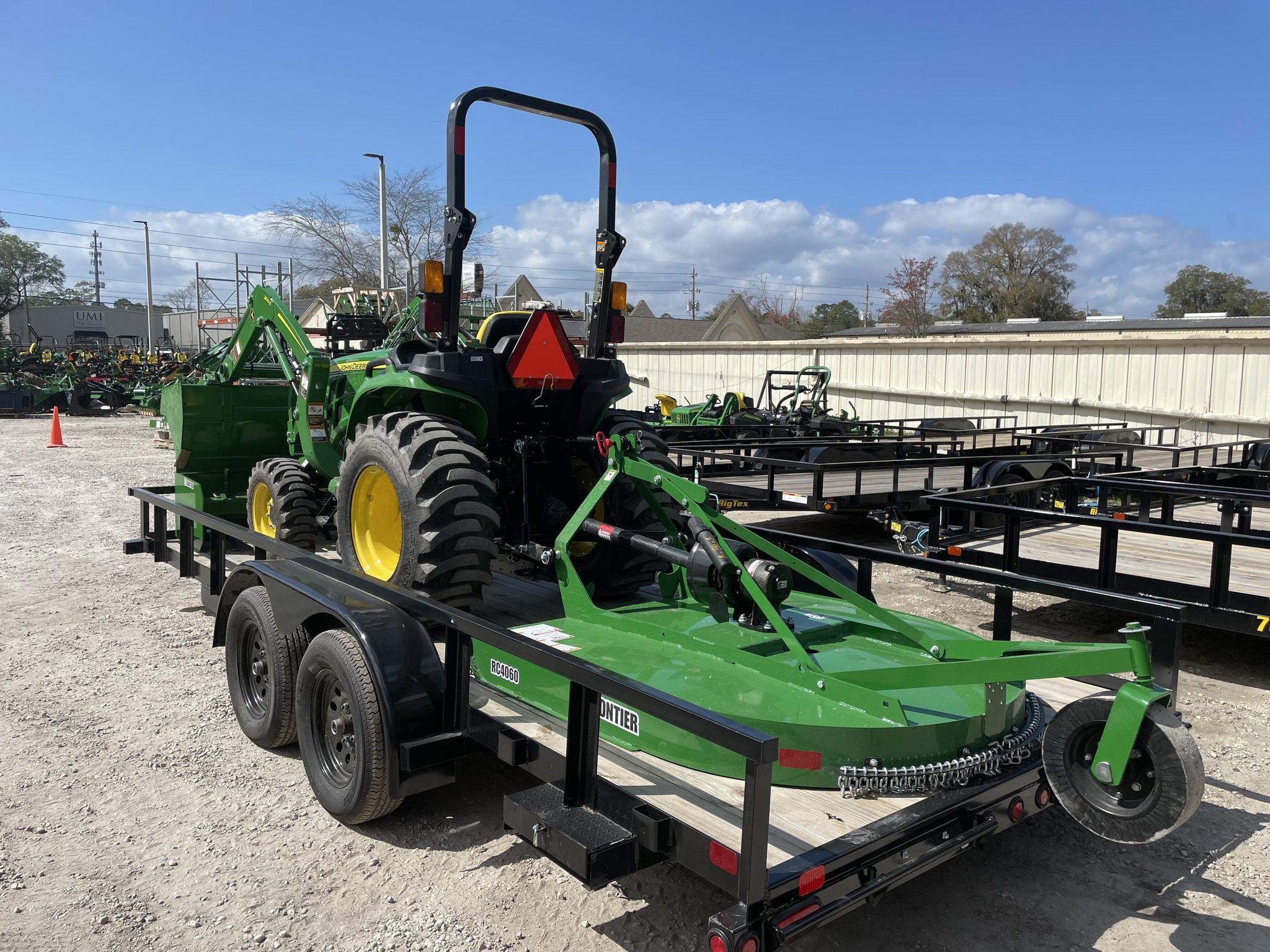 2026 John Deere 3025E Image 6