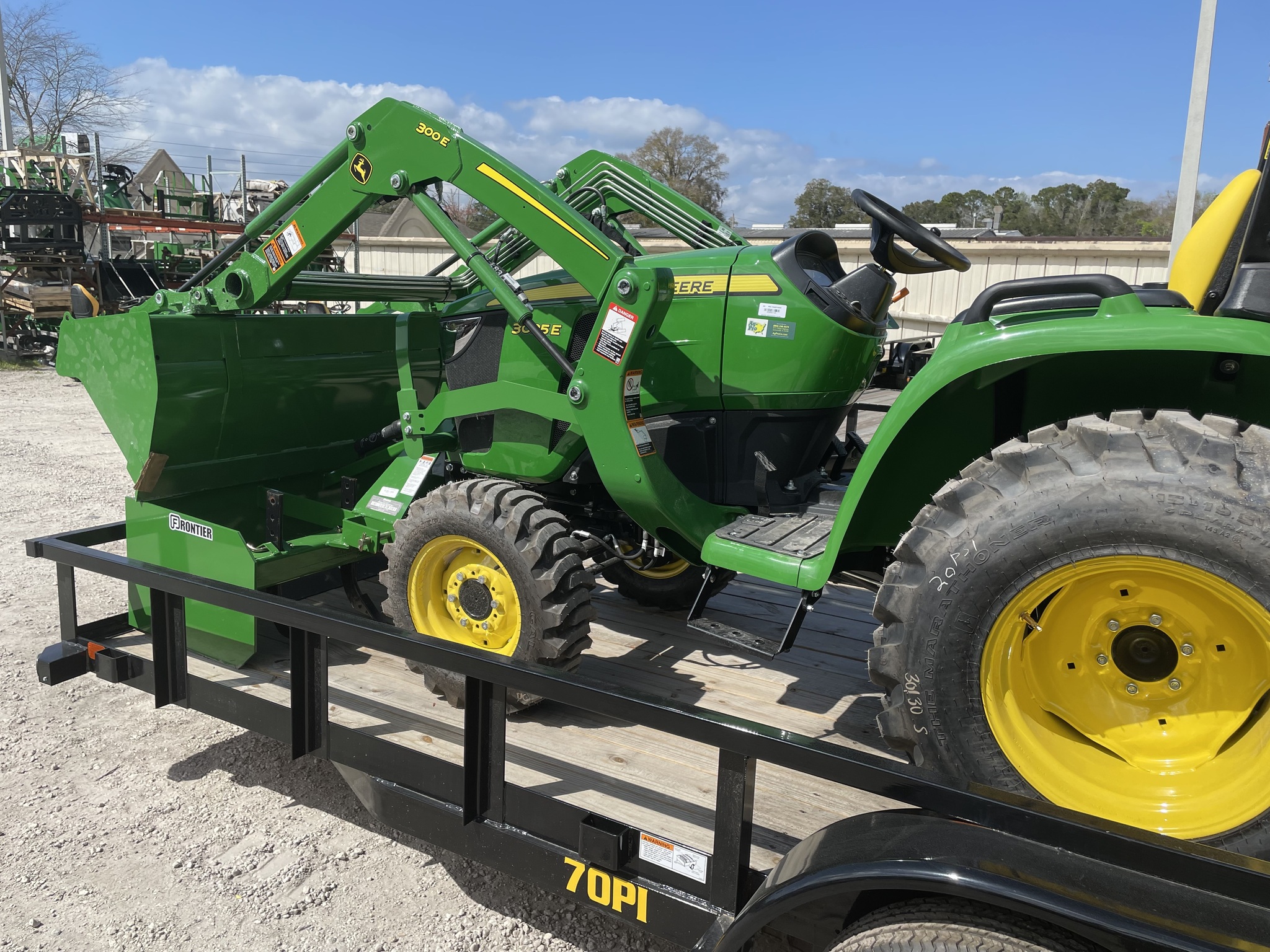 2026 John Deere 3025E Image 7