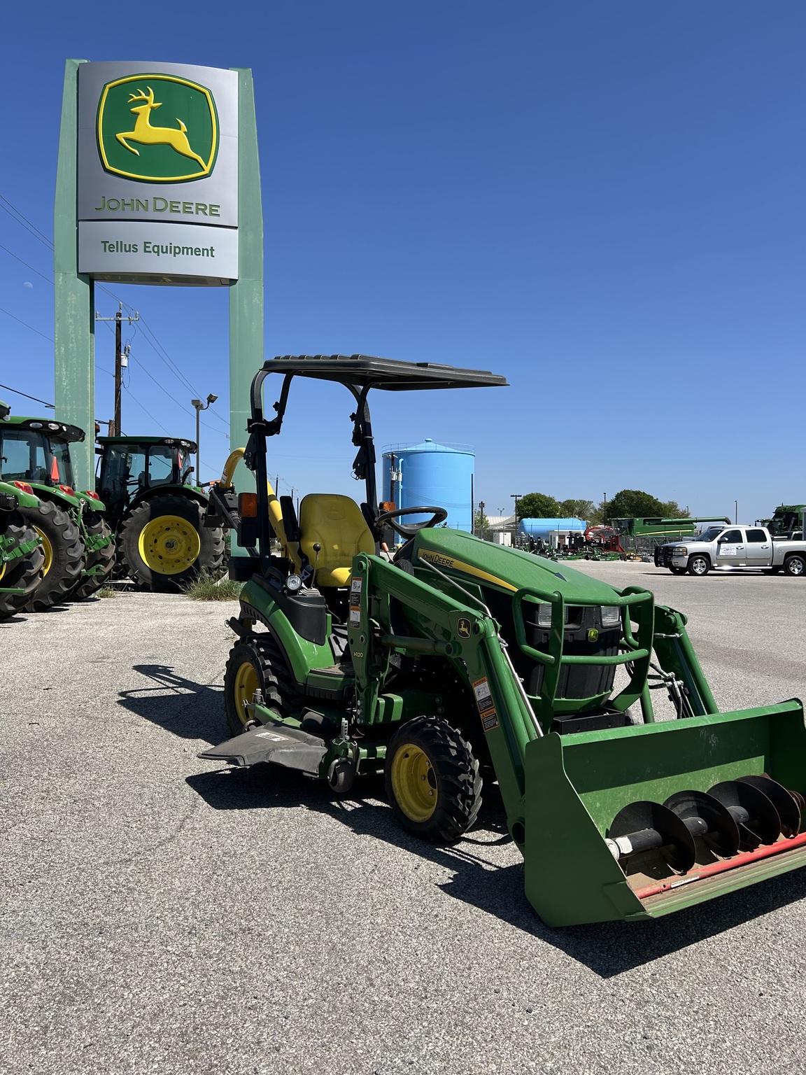 2014 John Deere 1025R Image 1