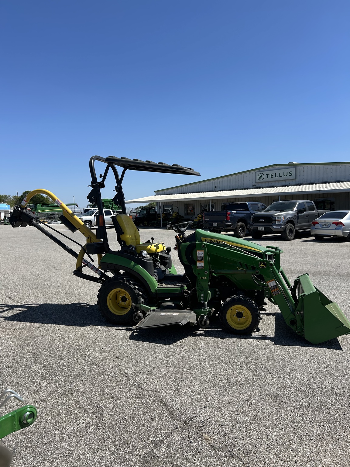 2014 John Deere 1025R Image 4