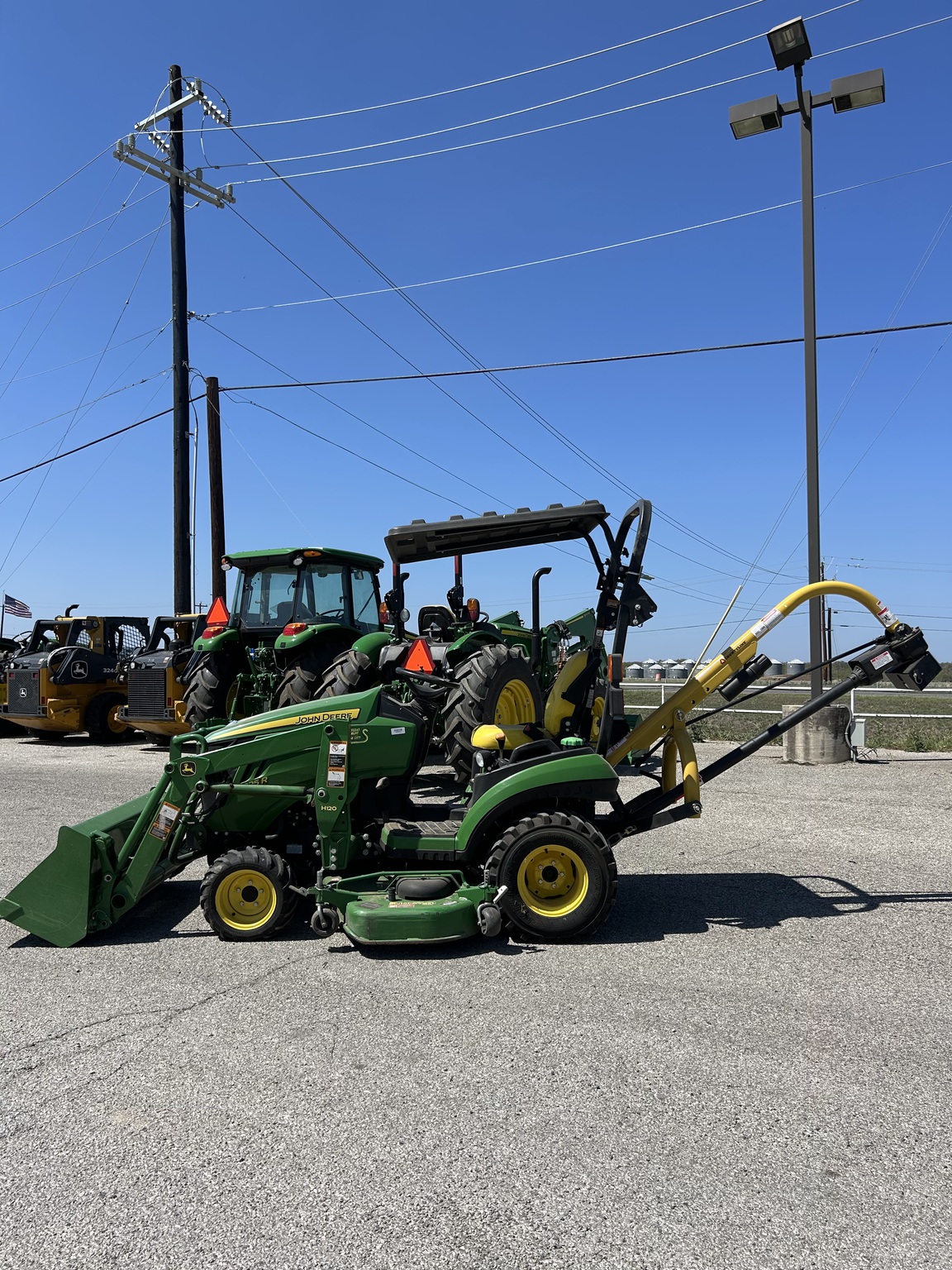 2014 John Deere 1025R Image 6