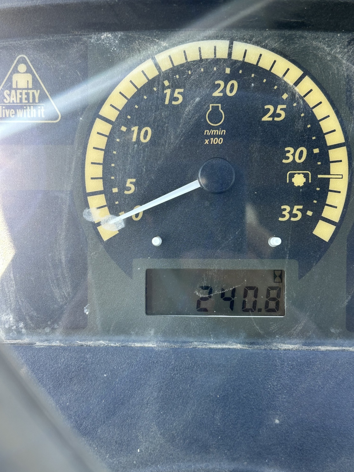 2014 John Deere 1025R Image 8