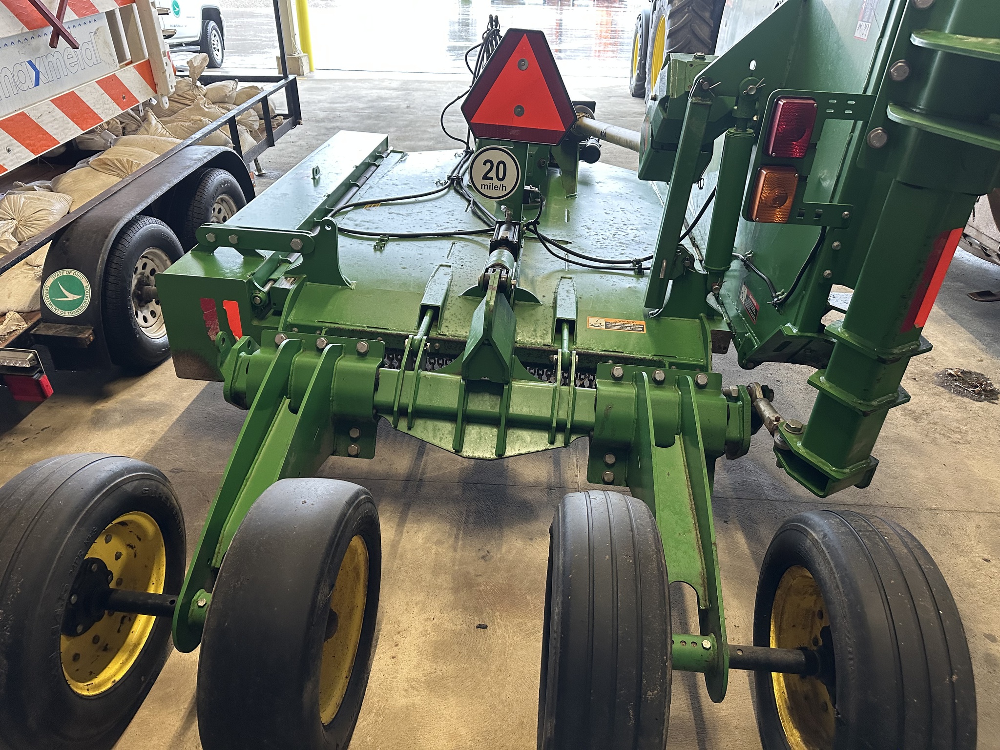 2021 John Deere R10 Image 3