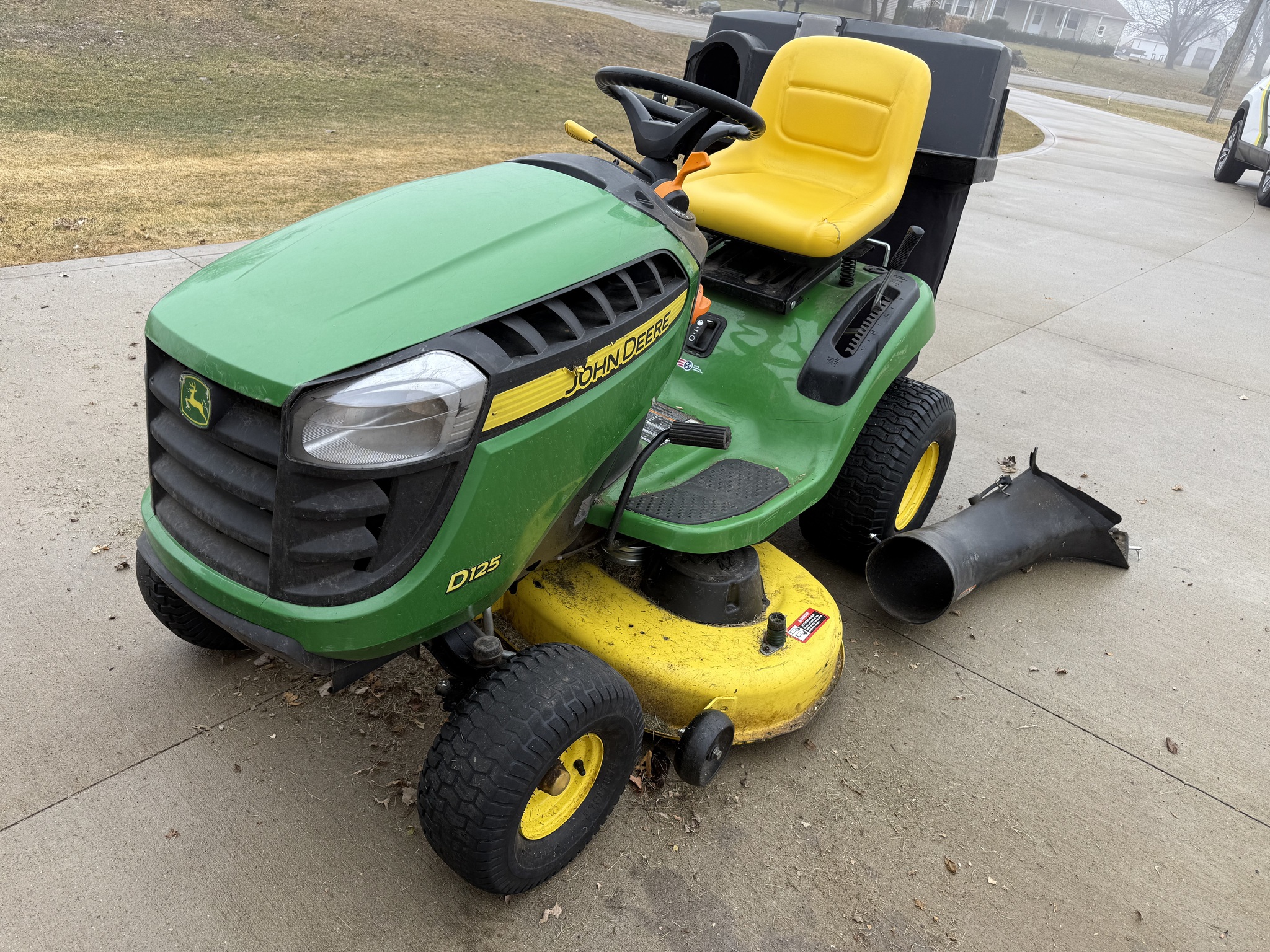 2016 John Deere D125 Image 1